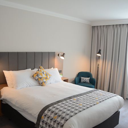 Holiday Inn London - Gatwick Airport By Ihg Horley Exterior foto