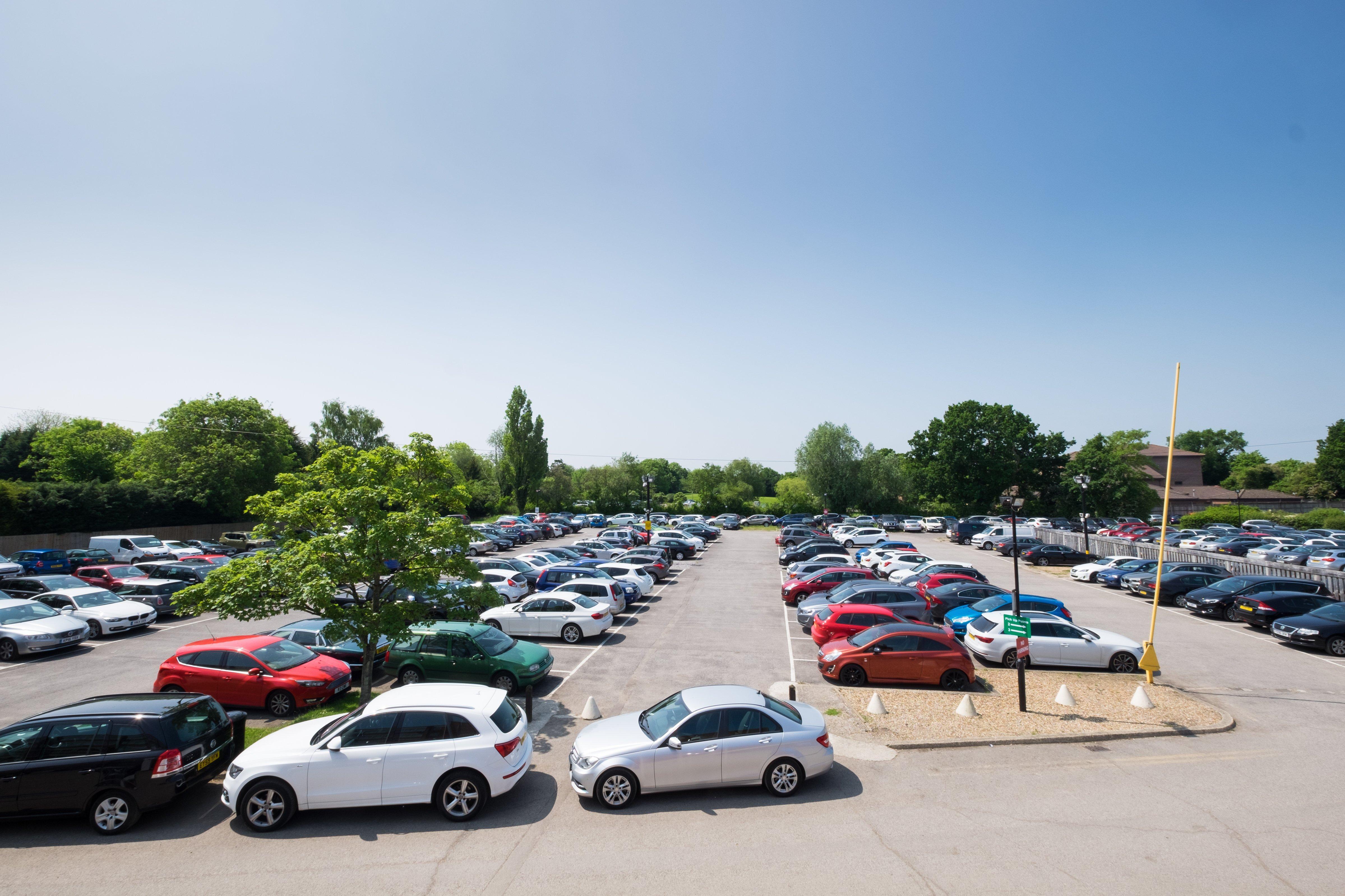 Holiday Inn London - Gatwick Airport By Ihg Horley Exterior foto