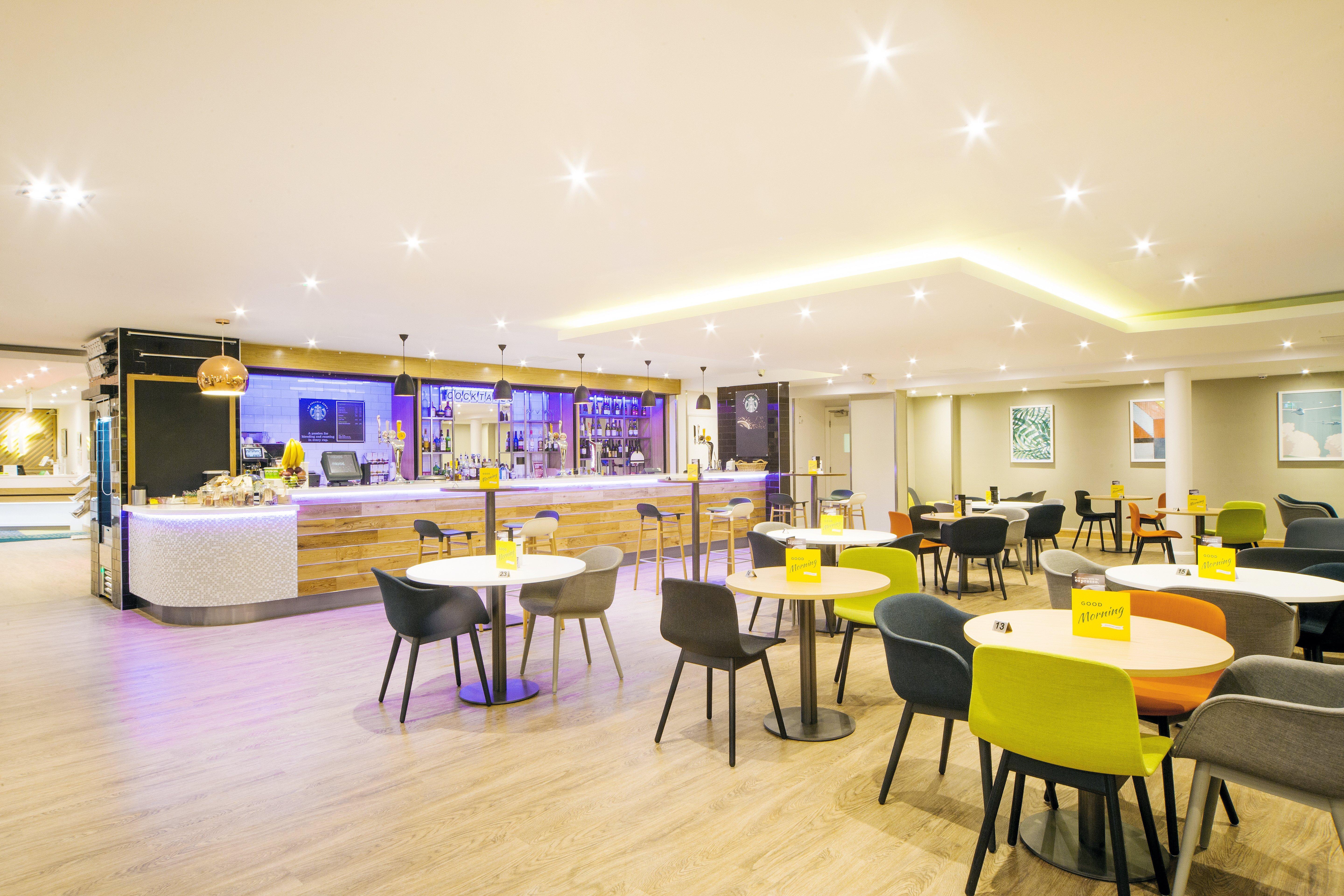 Holiday Inn London - Gatwick Airport By Ihg Horley Exterior foto