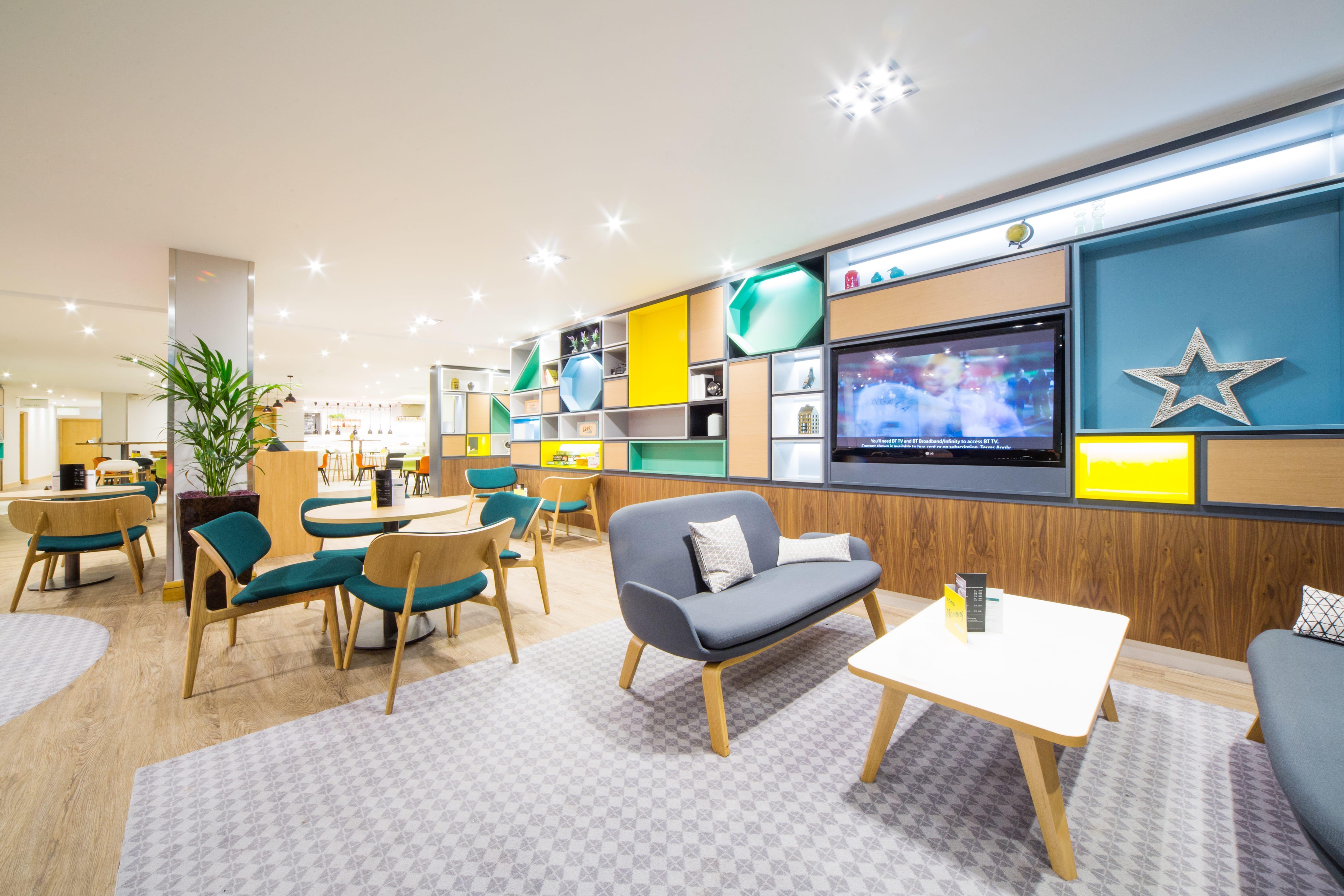 Holiday Inn London - Gatwick Airport By Ihg Horley Exterior foto