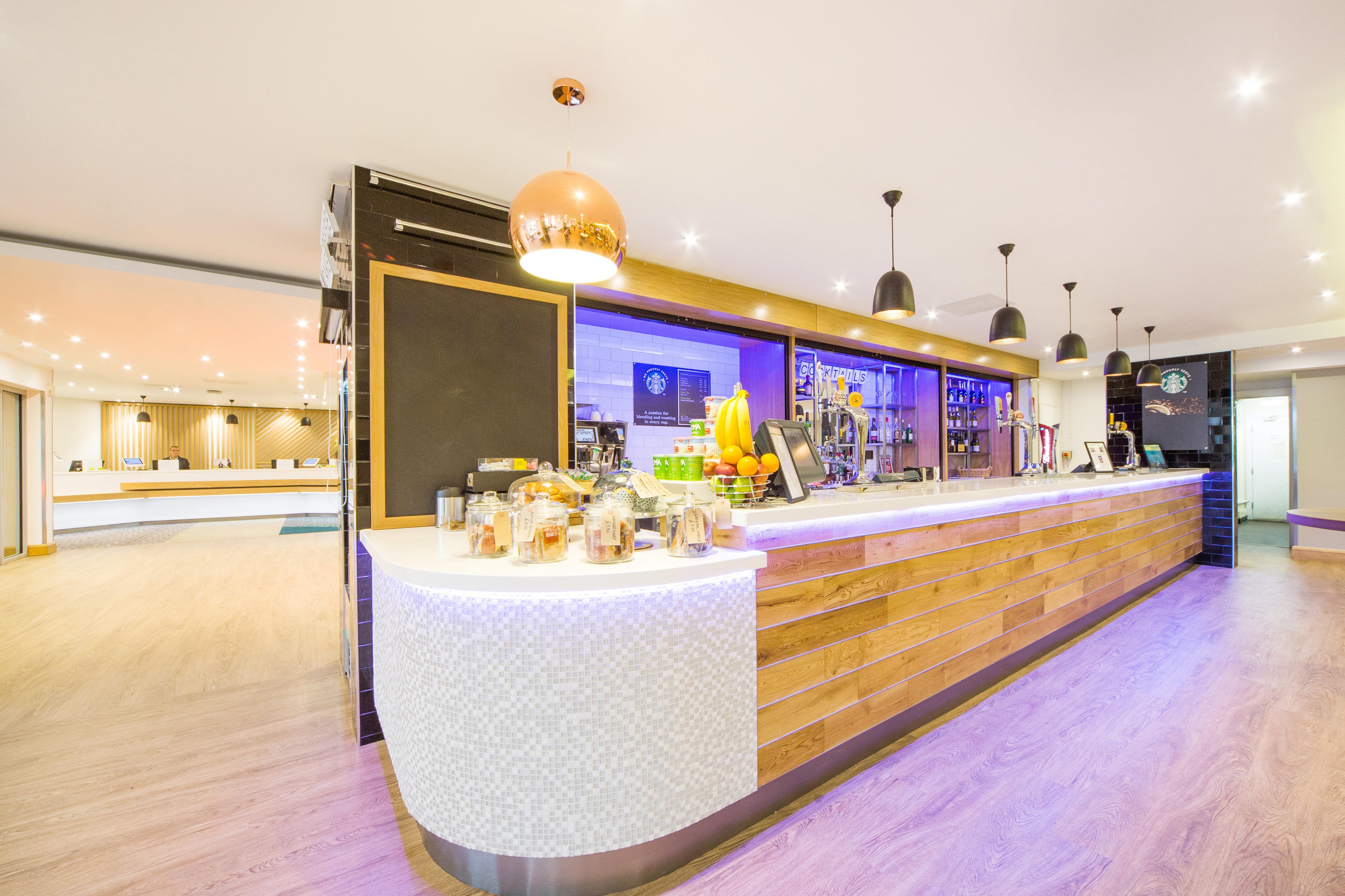Holiday Inn London - Gatwick Airport By Ihg Horley Exterior foto