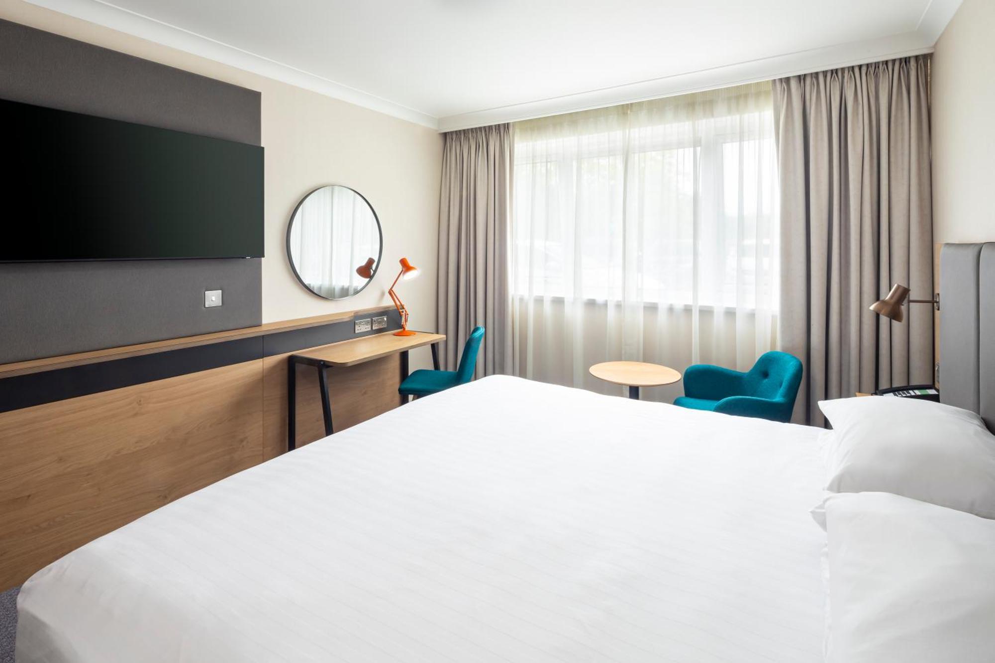 Holiday Inn London - Gatwick Airport By Ihg Horley Exterior foto
