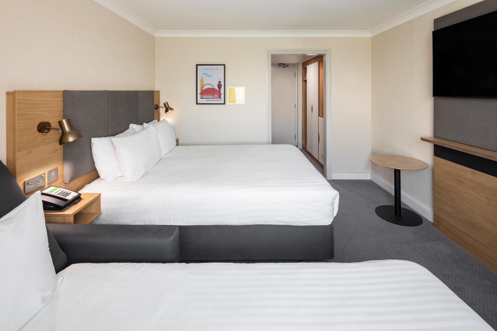 Holiday Inn London - Gatwick Airport By Ihg Horley Exterior foto