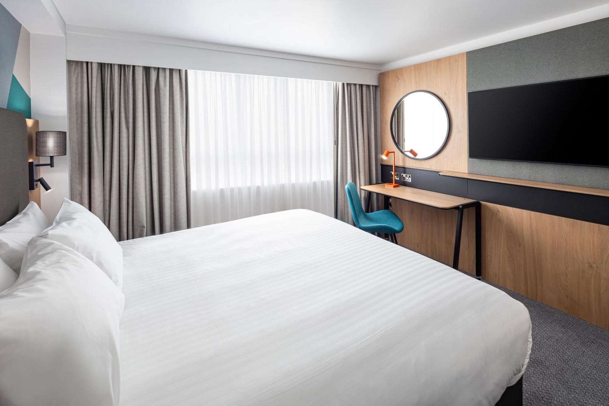 Holiday Inn London - Gatwick Airport By Ihg Horley Exterior foto