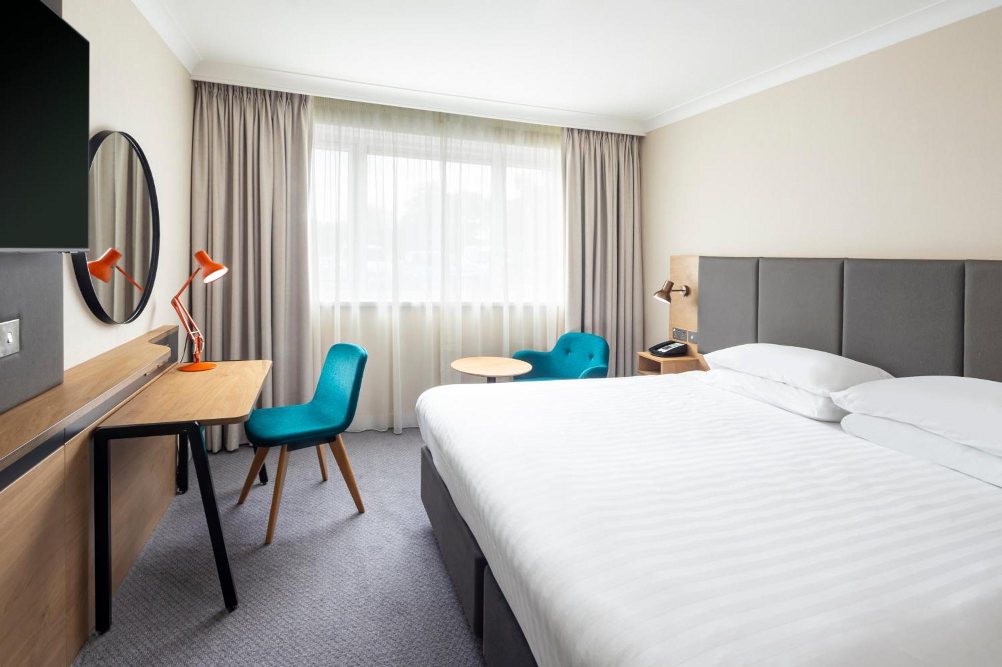 Holiday Inn London - Gatwick Airport By Ihg Horley Exterior foto