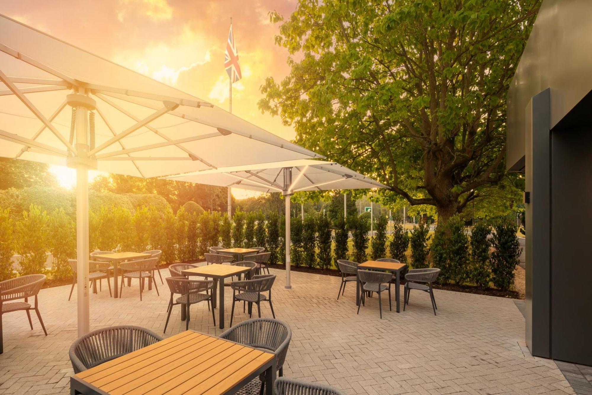 Holiday Inn London - Gatwick Airport By Ihg Horley Exterior foto
