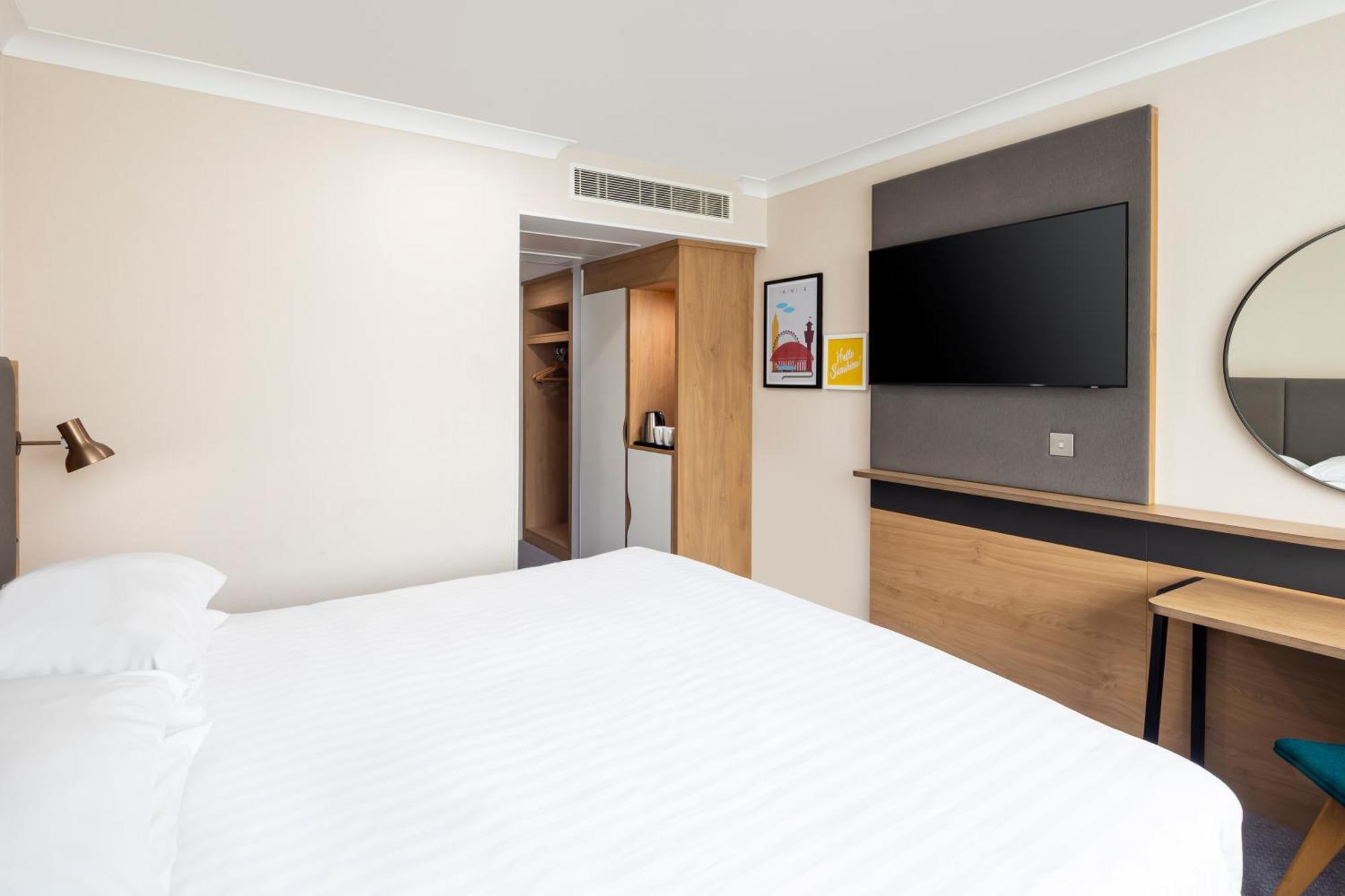 Holiday Inn London - Gatwick Airport By Ihg Horley Exterior foto