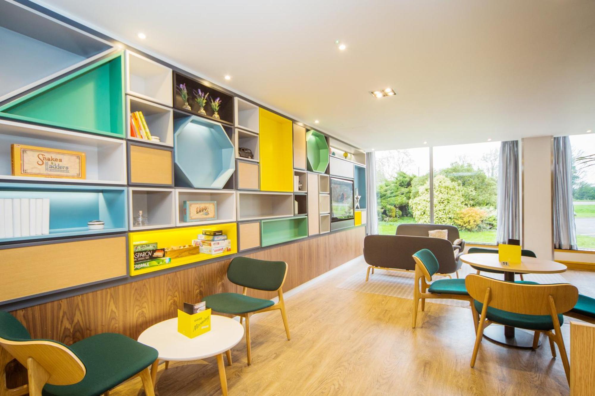 Holiday Inn London - Gatwick Airport By Ihg Horley Exterior foto